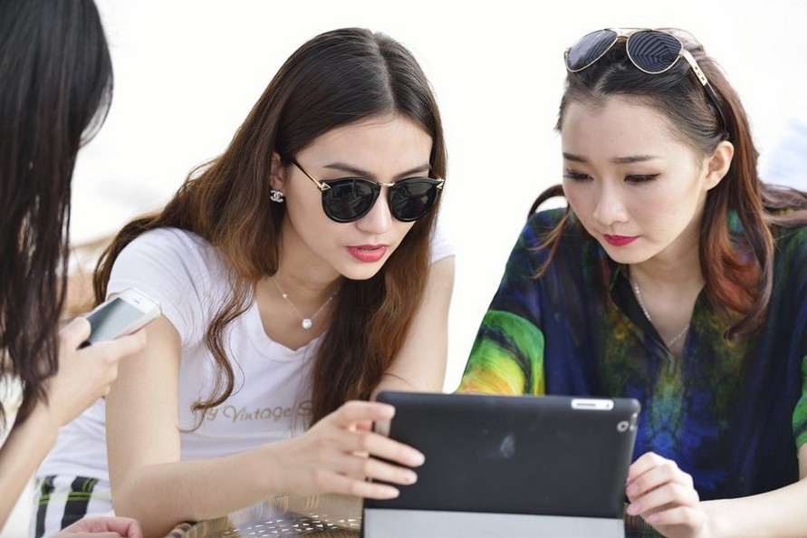 天生浪荡的豪放美女陆萱萱芬芳诱人粉嫩图集