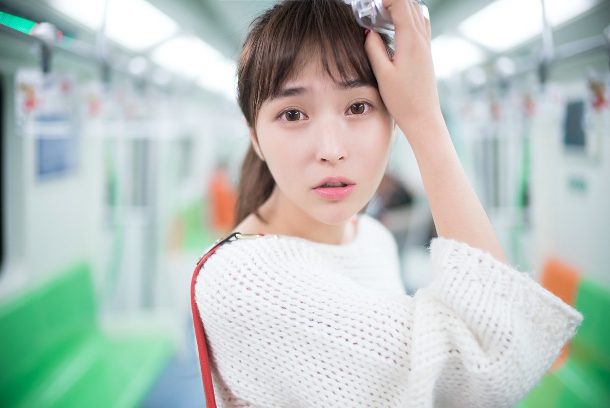 天生浪荡的豪放美女陆萱萱芬芳诱人粉嫩图集