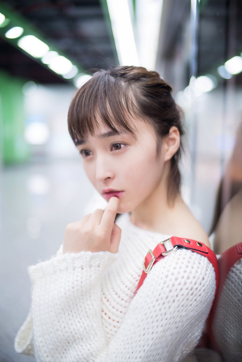 天生浪荡的豪放美女陆萱萱芬芳诱人粉嫩图集