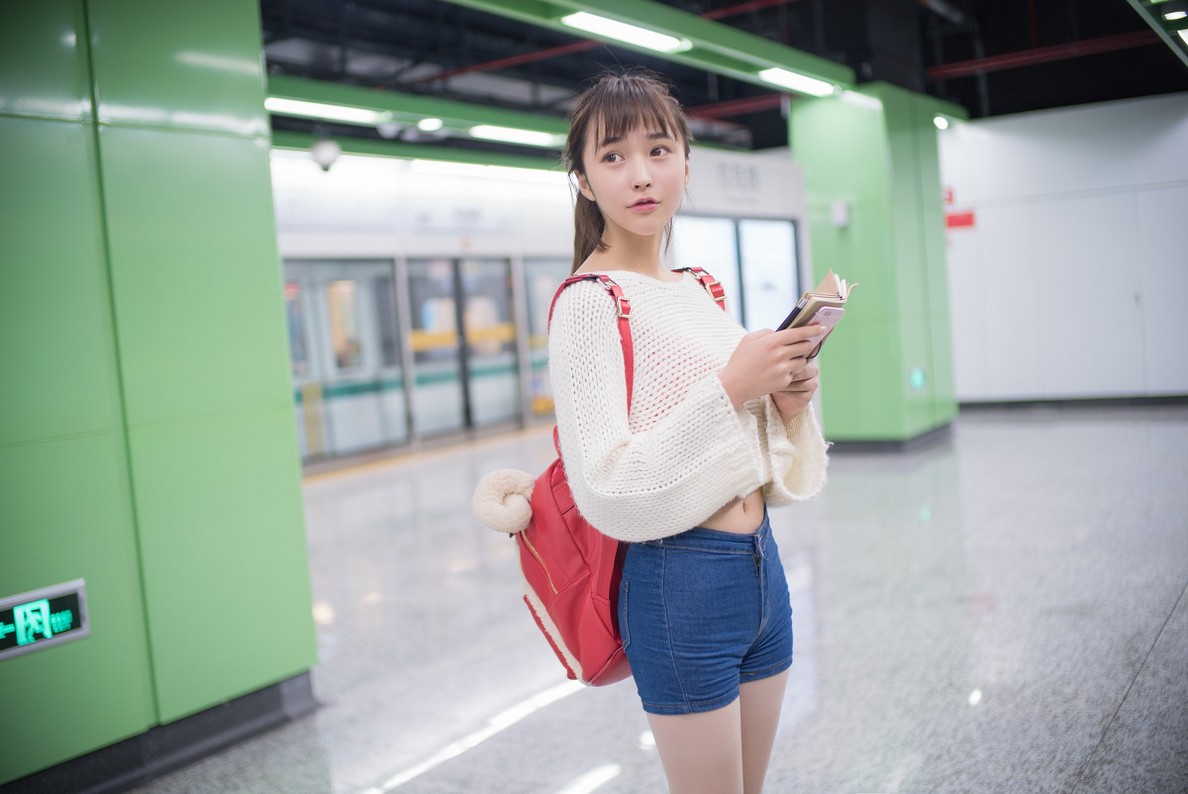 天生浪荡的豪放美女陆萱萱芬芳诱人粉嫩图集