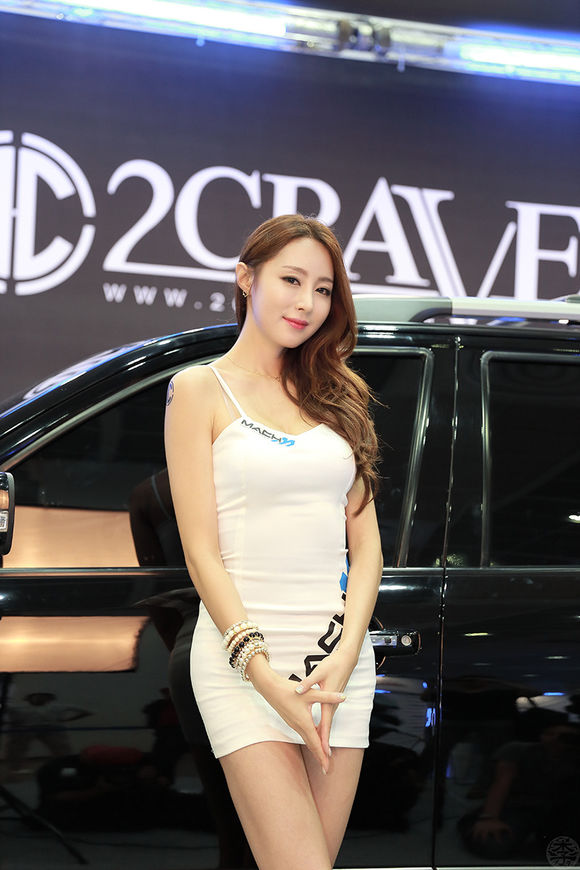 韩国轻熟女车模超短站台