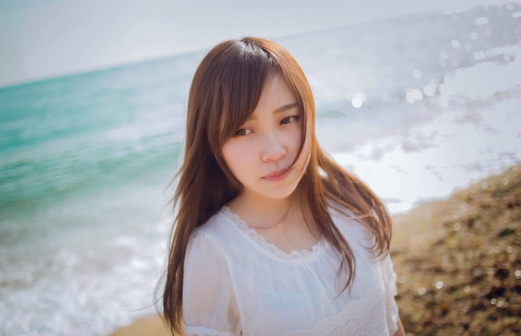 长发美女内衣写真秀好身材