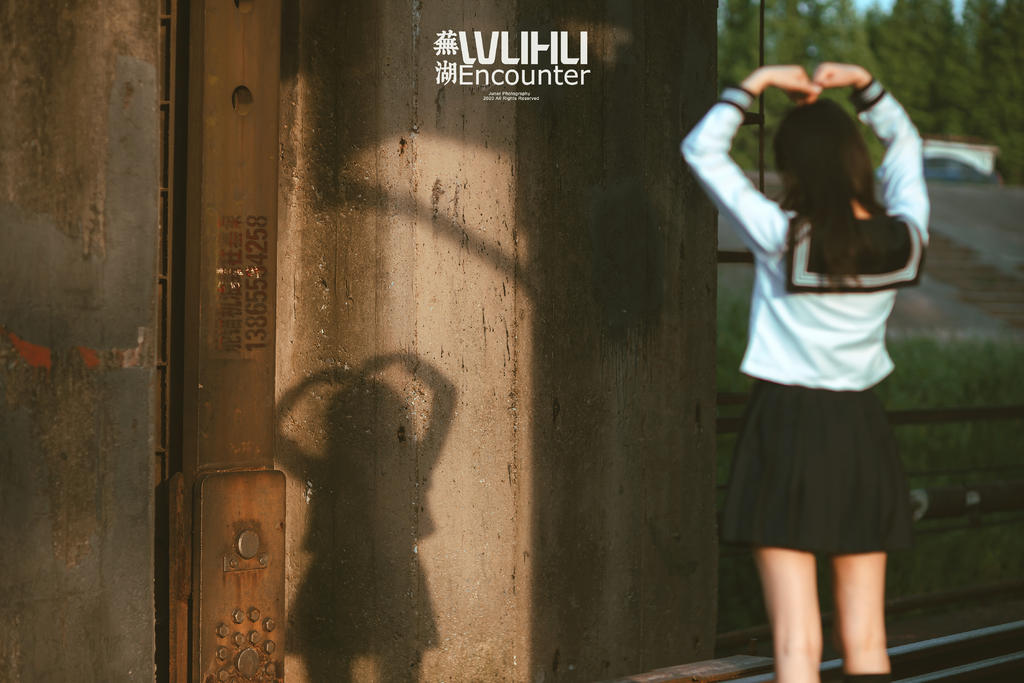 长发美女内衣写真秀好身材