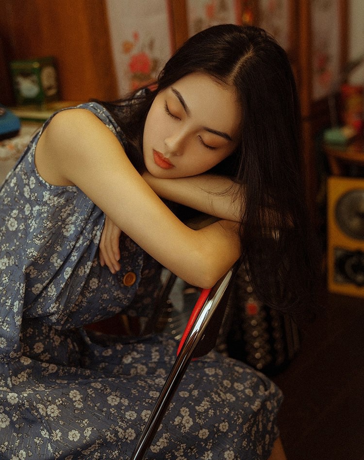 童颜巨乳美女朱可儿蕾丝内衣性感写真