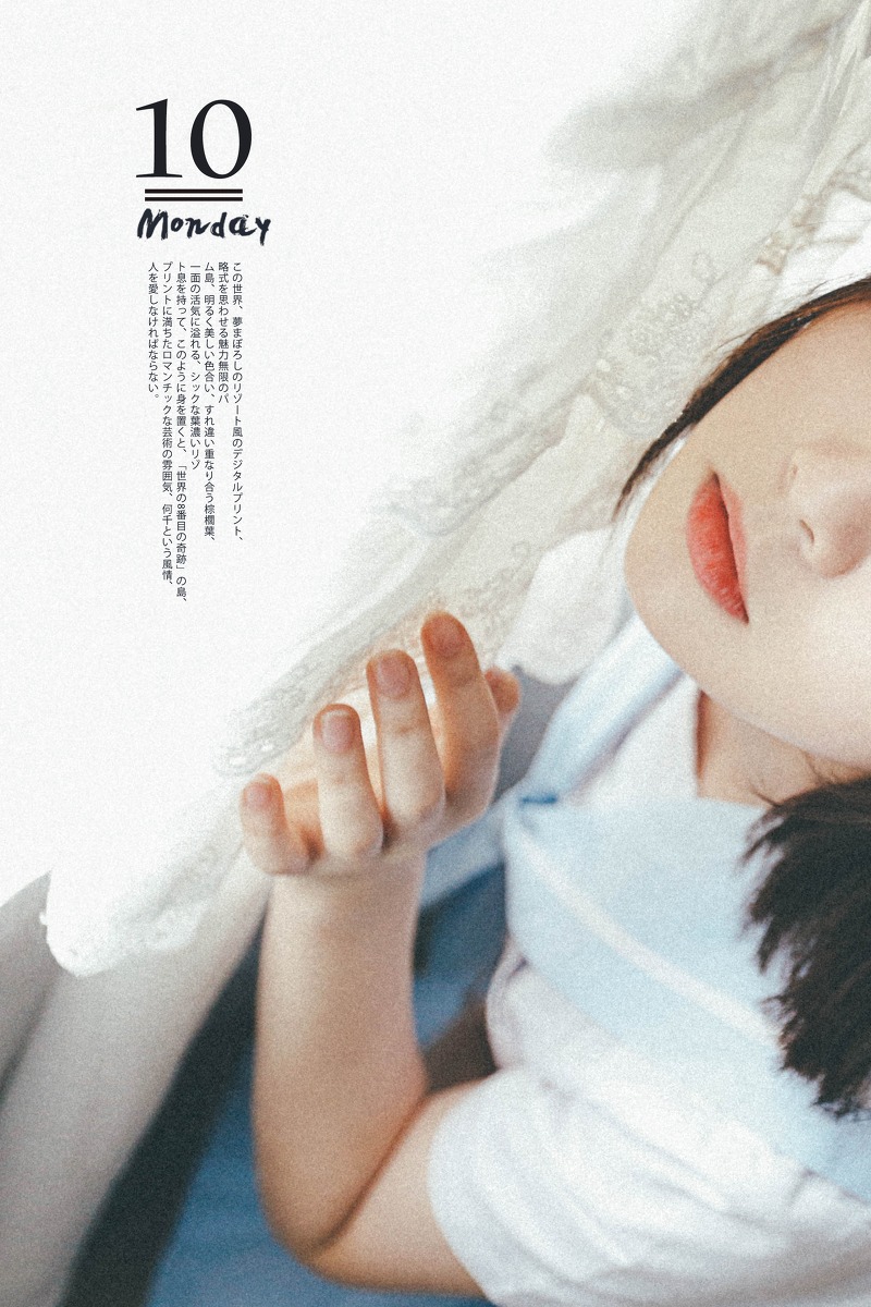 短发大眼学生裙装美女