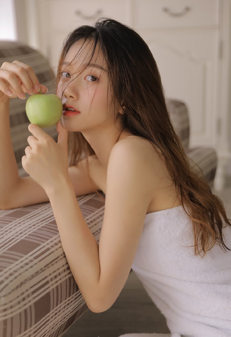 绝色美人身娇体软妩媚俏丽写真