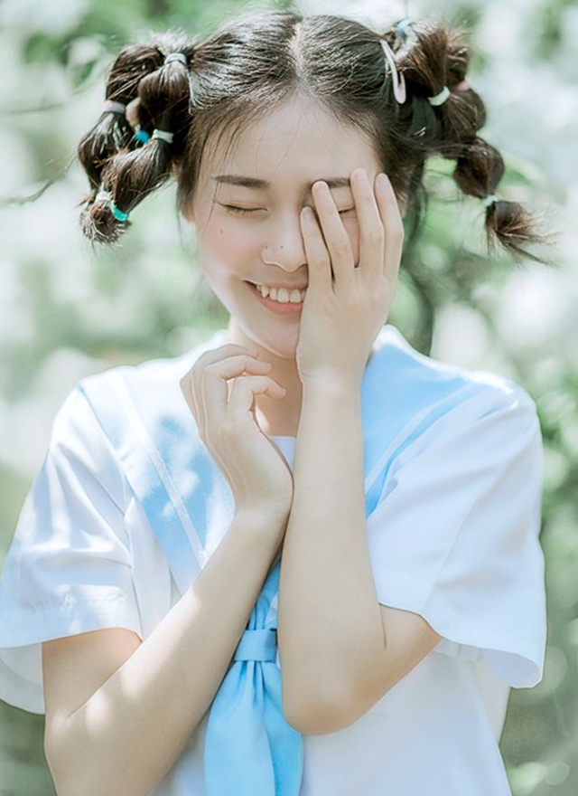 制服美女俏皮可爱个人写真摄影