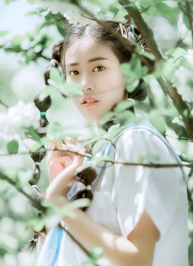 制服美女俏皮可爱个人写真摄影