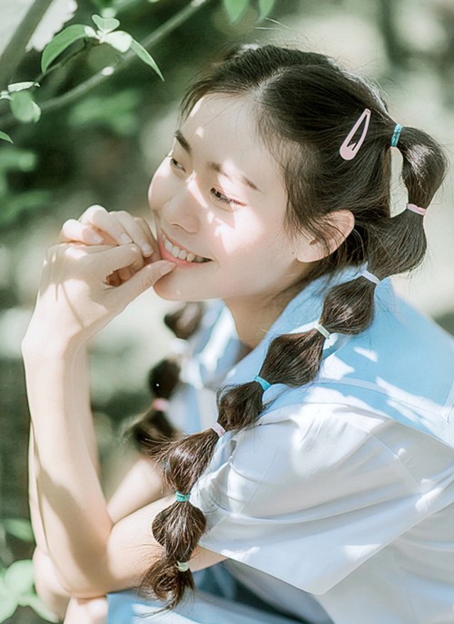 制服美女俏皮可爱个人写真摄影