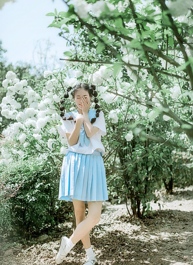 制服美女俏皮可爱个人写真摄影