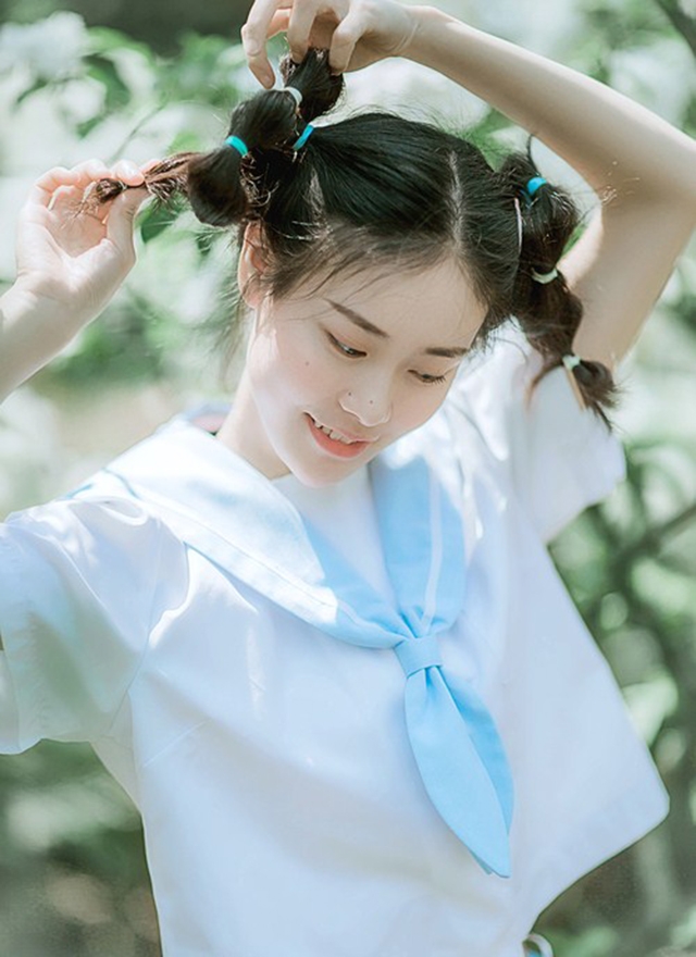 制服美女俏皮可爱个人写真摄影