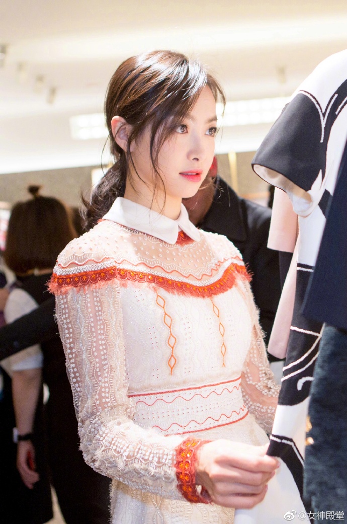 宋茜出席活动美照