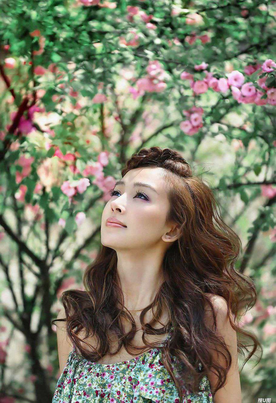 日本美女飞腾斋蓬蓬纱裙清纯唯美摄影写真