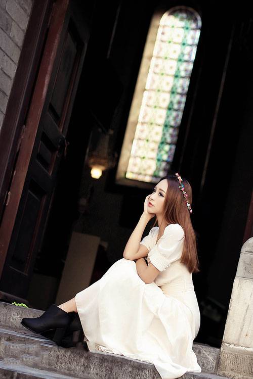 优优人体艺术美女蕾丝内衣床上108种姿势半裸写真