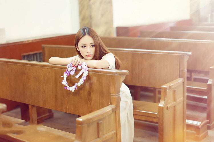 优优人体艺术美女蕾丝内衣床上108种姿势半裸写真