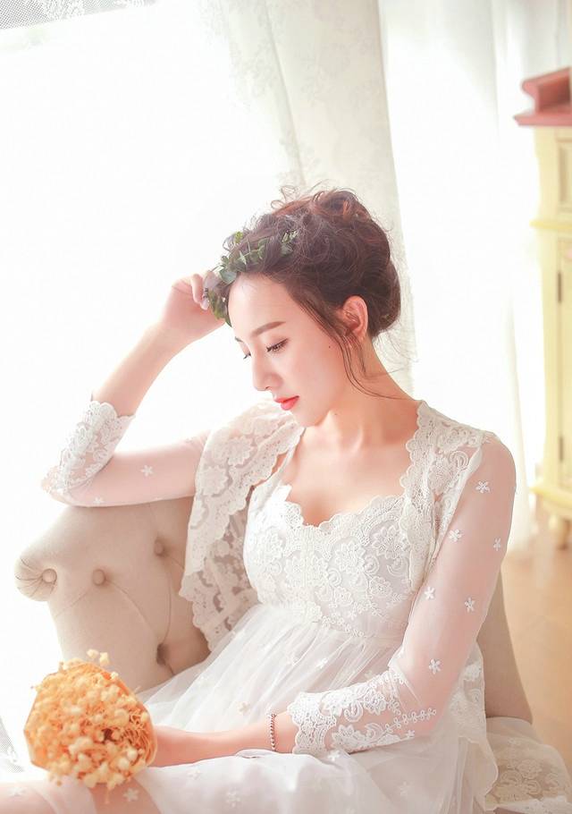 优优人体艺术美女蕾丝内衣床上108种姿势半裸写真