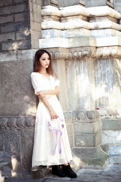 优优人体艺术美女蕾丝内衣床上108种姿势半裸写真