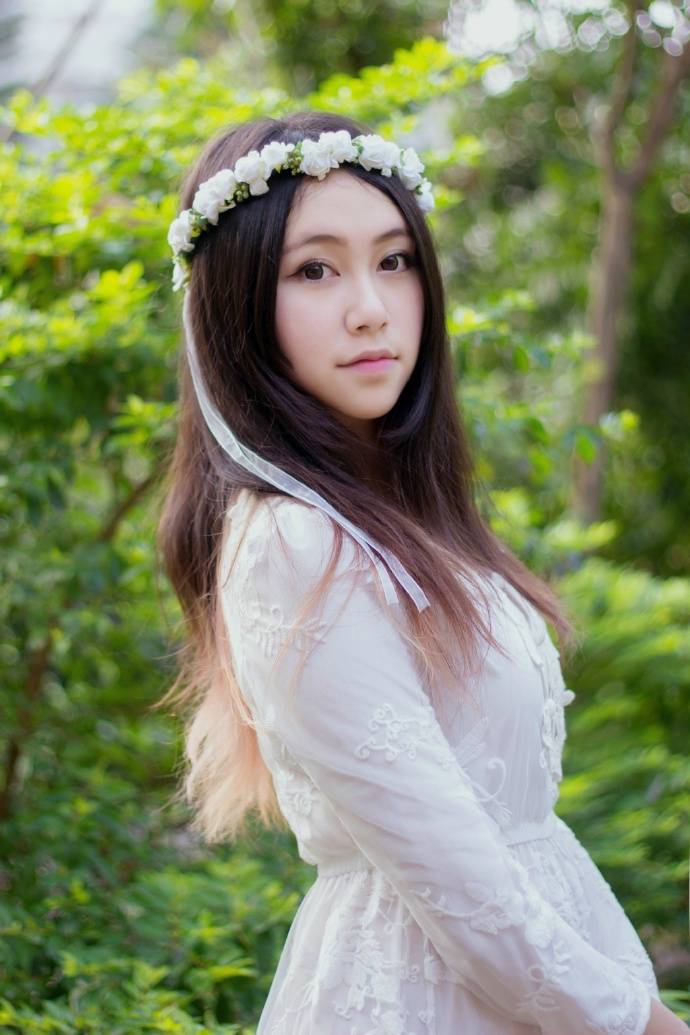 优优人体艺术美女蕾丝内衣床上108种姿势半裸写真