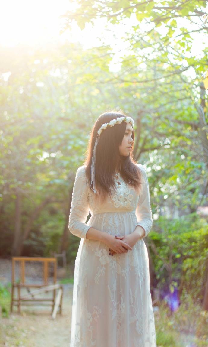 优优人体艺术美女蕾丝内衣床上108种姿势半裸写真