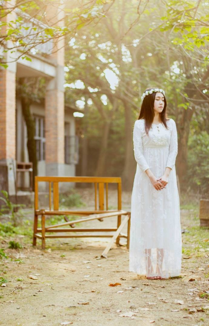 优优人体艺术美女蕾丝内衣床上108种姿势半裸写真