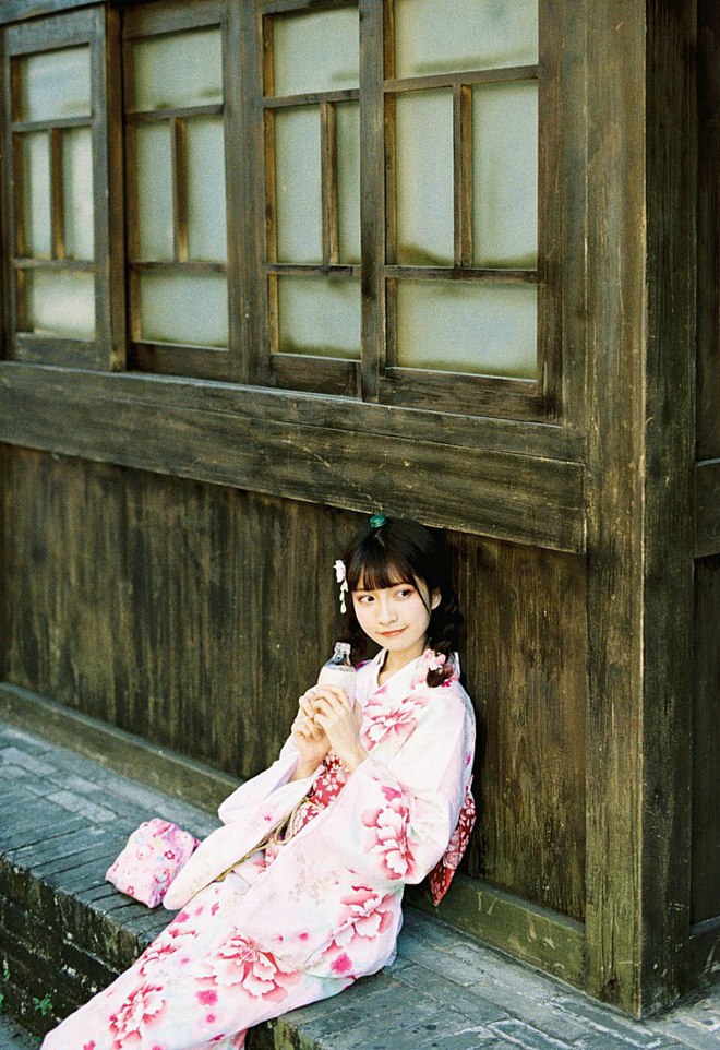 漂亮女局长周于希ol制服诱惑勾人欲火的人体写真