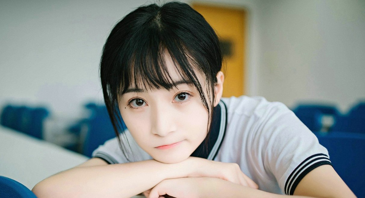 漂亮女局长周于希ol制服诱惑勾人欲火的人体写真