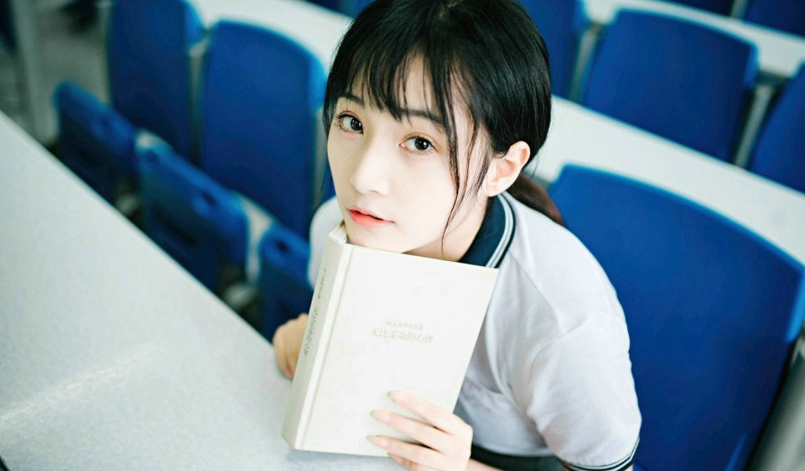 漂亮女局长周于希ol制服诱惑勾人欲火的人体写真