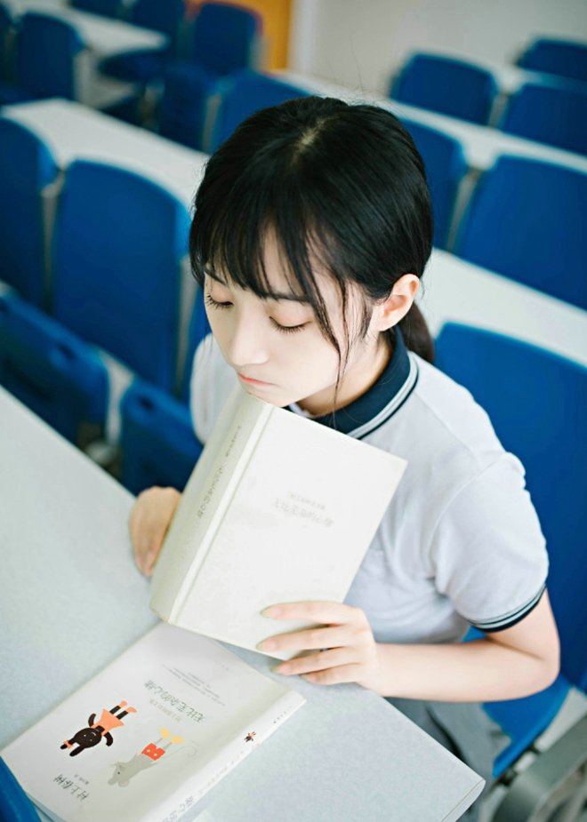 漂亮女局长周于希ol制服诱惑勾人欲火的人体写真