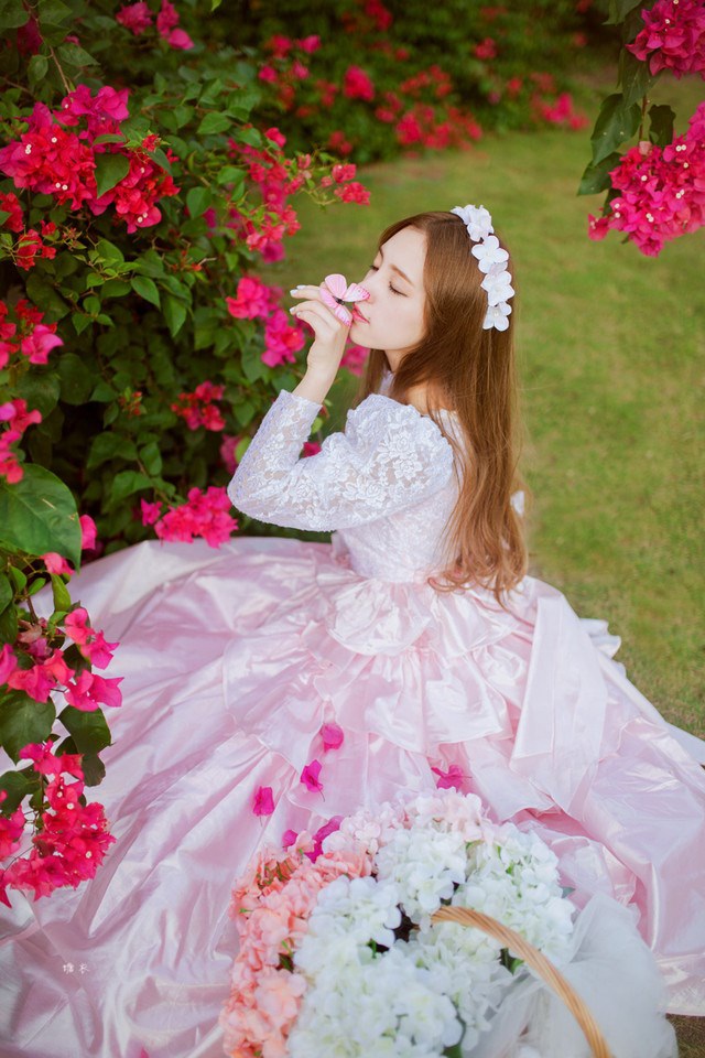 漂亮女局长周于希ol制服诱惑勾人欲火的人体写真