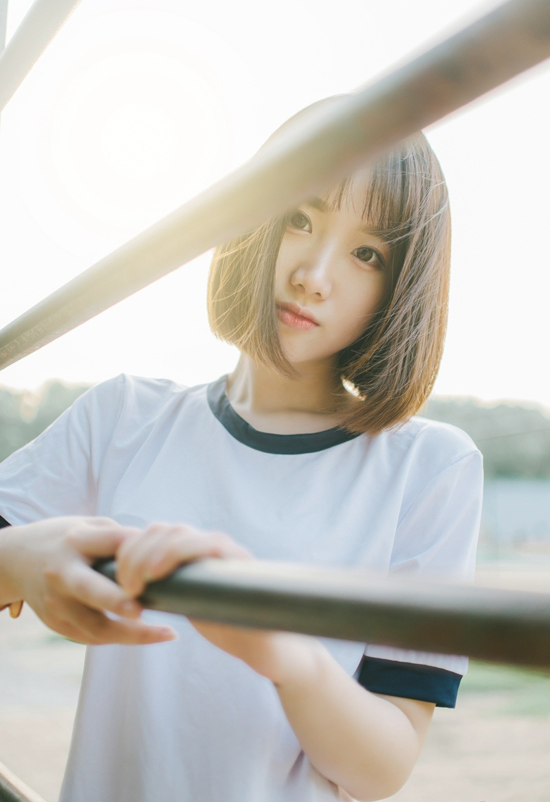 宅男梦中女神甜美性感造型白丝美腿足控福利大尺度写真图片