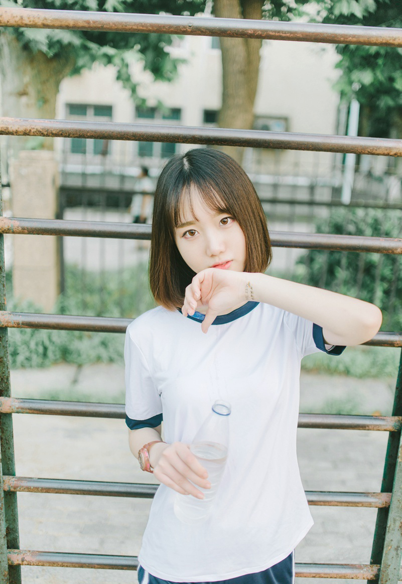 宅男梦中女神甜美性感造型白丝美腿足控福利大尺度写真图片