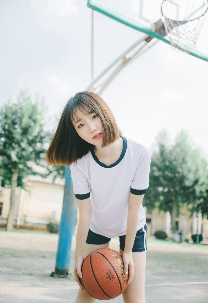 宅男梦中女神甜美性感造型白丝美腿足控福利大尺度写真图片