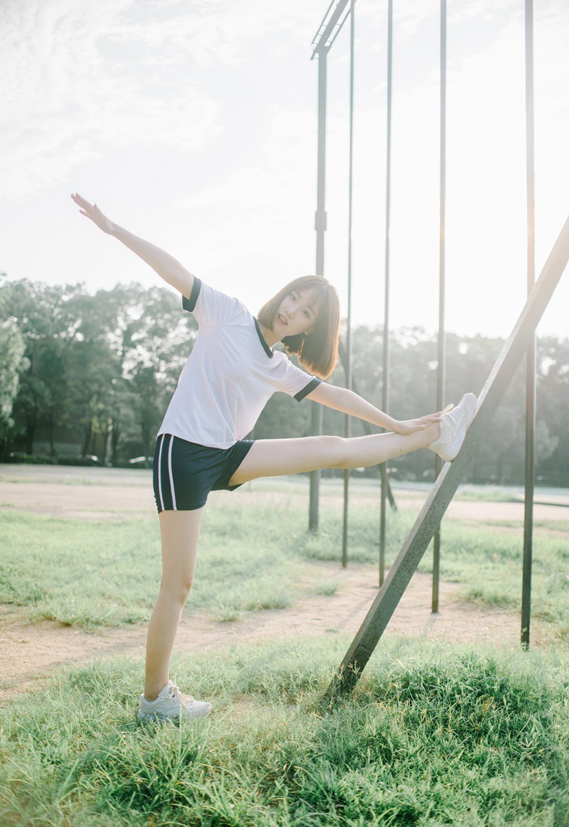宅男梦中女神甜美性感造型白丝美腿足控福利大尺度写真图片