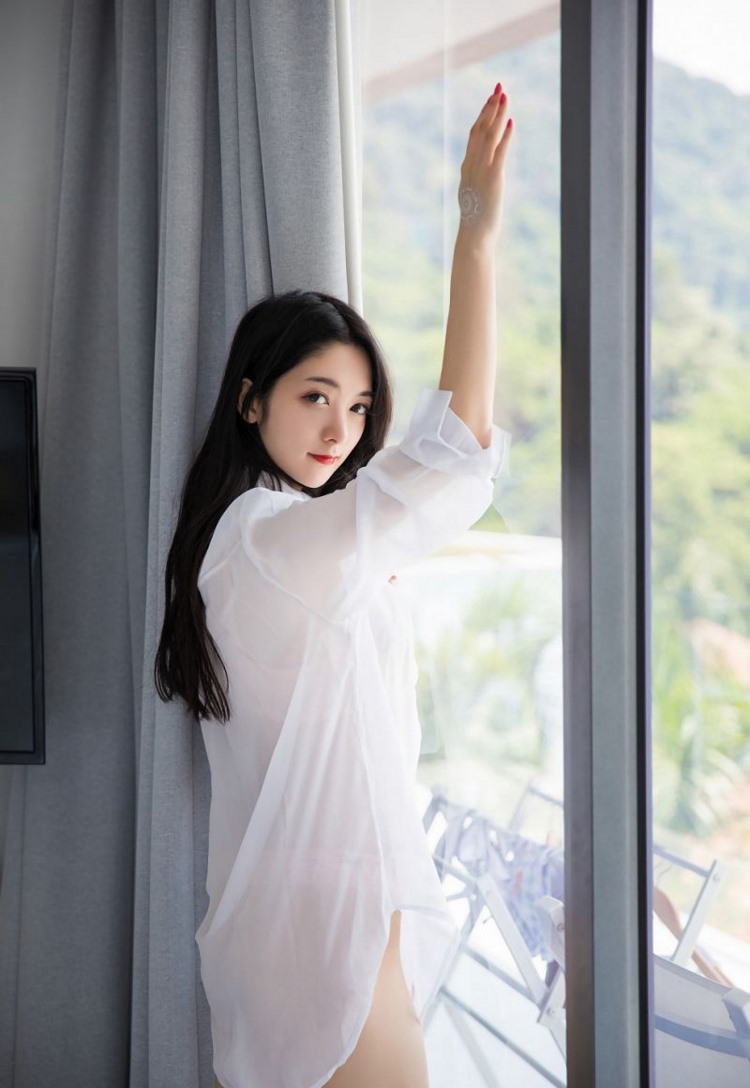 宅男梦中女神甜美性感造型白丝美腿足控福利大尺度写真图片