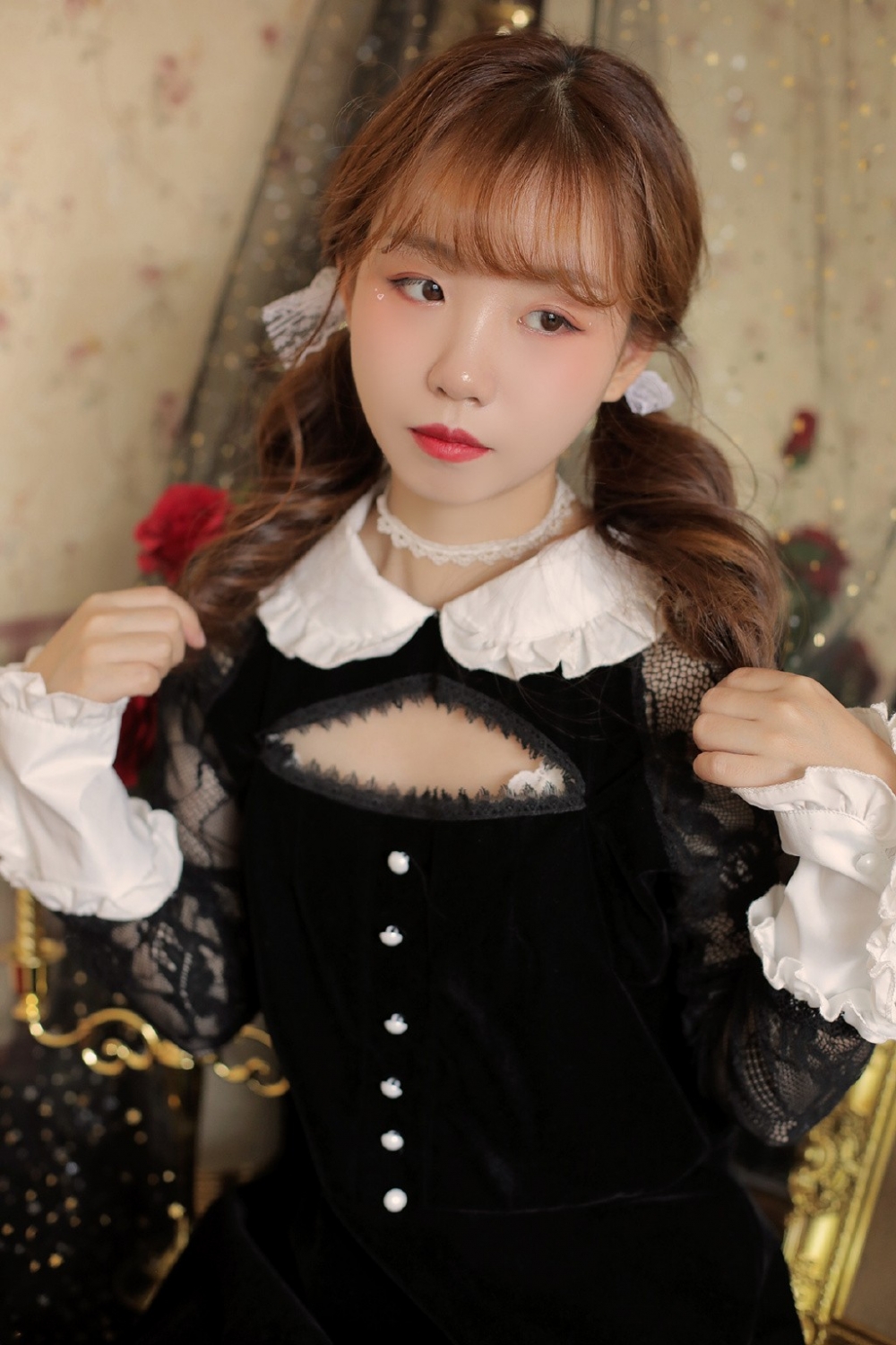 暗黑系童颜萝莉洛丽塔蕾丝装白丝袜性感私房照