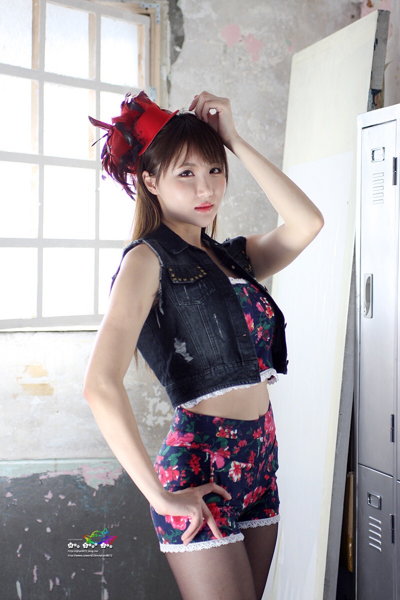 韩国翘臀黑丝美女