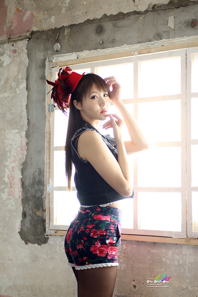 韩国翘臀黑丝美女