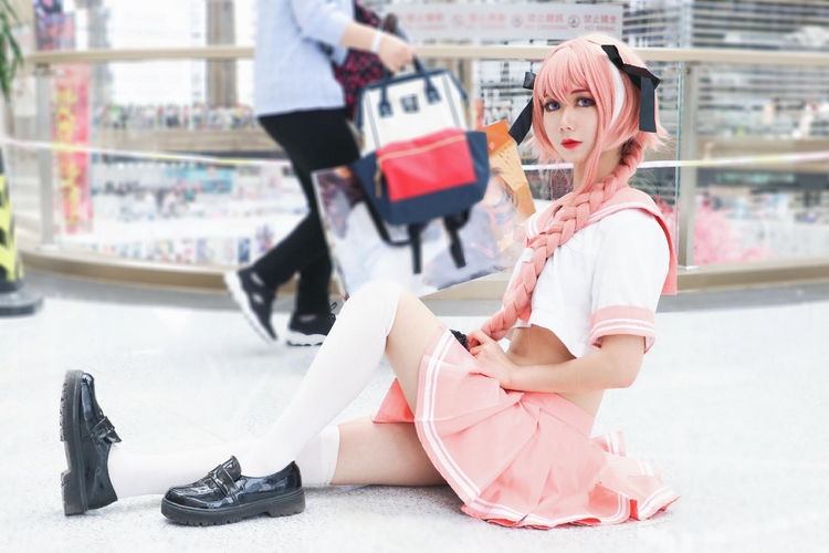 漫展伪娘阿福小姐姐白丝美腿养眼福利写真图片