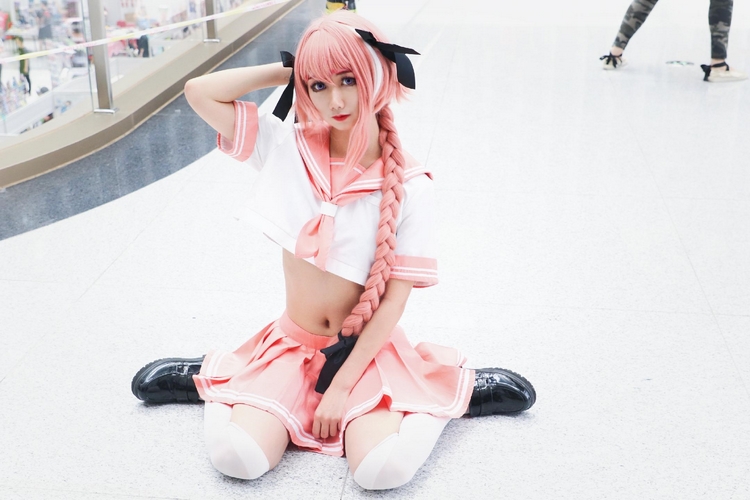 漫展伪娘阿福小姐姐白丝美腿养眼福利写真图片