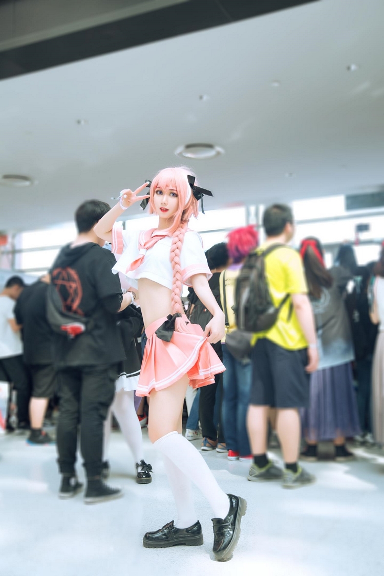 漫展伪娘阿福小姐姐白丝美腿养眼福利写真图片