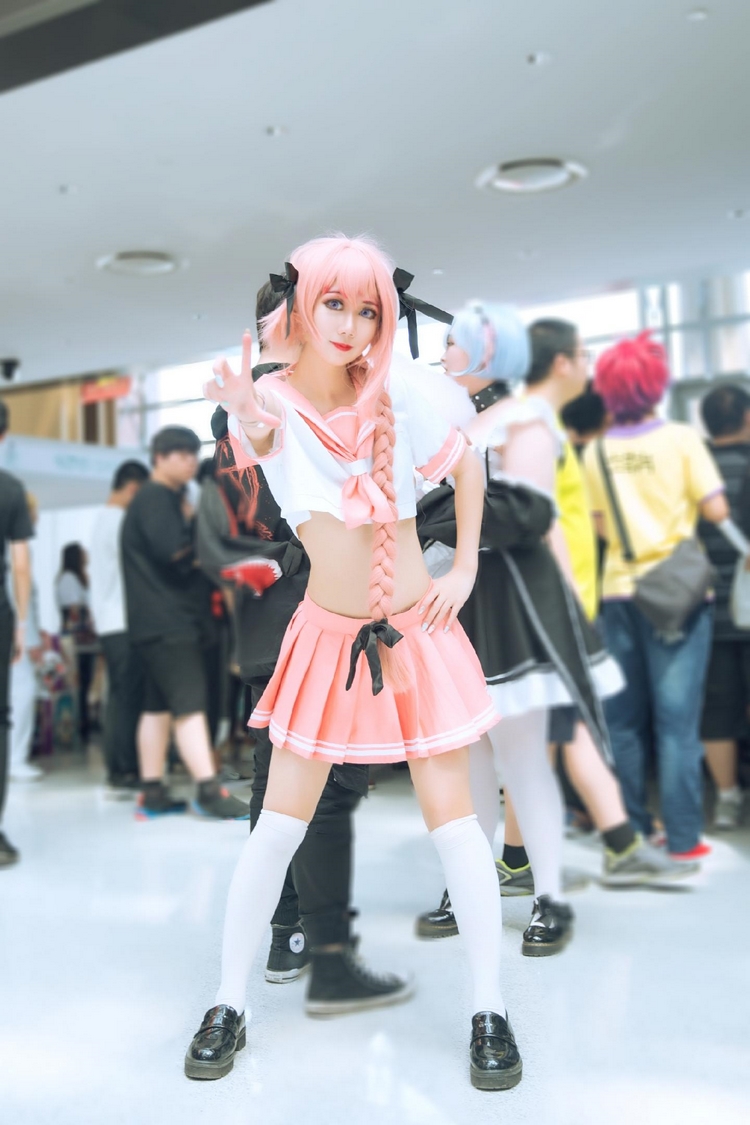 漫展伪娘阿福小姐姐白丝美腿养眼福利写真图片