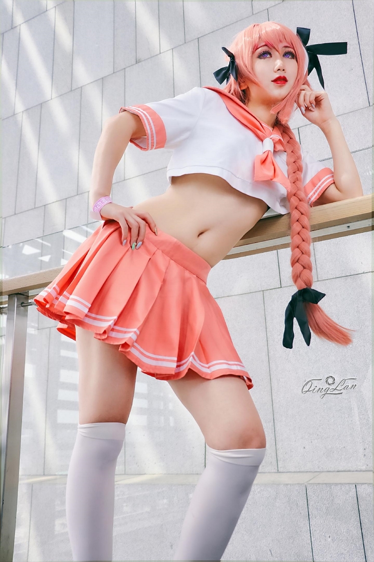 漫展伪娘阿福小姐姐白丝美腿养眼福利写真图片