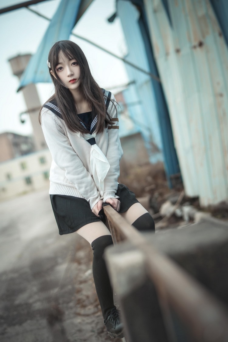 火车站校园美女丰满黑丝美腿养眼制服诱惑写真