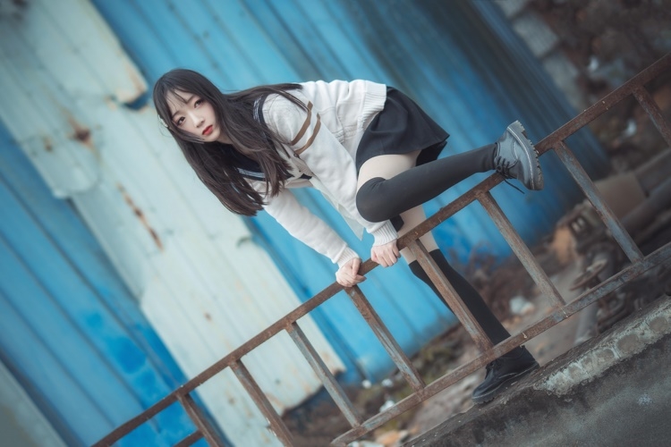 火车站校园美女丰满黑丝美腿养眼制服诱惑写真