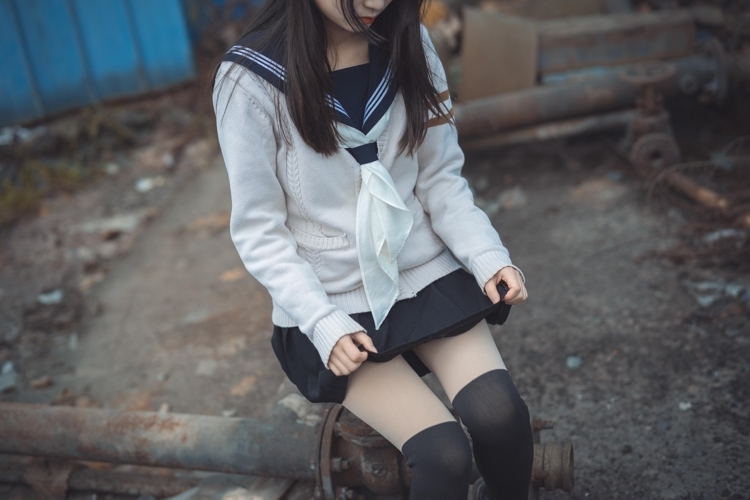 火车站校园美女丰满黑丝美腿养眼制服诱惑写真