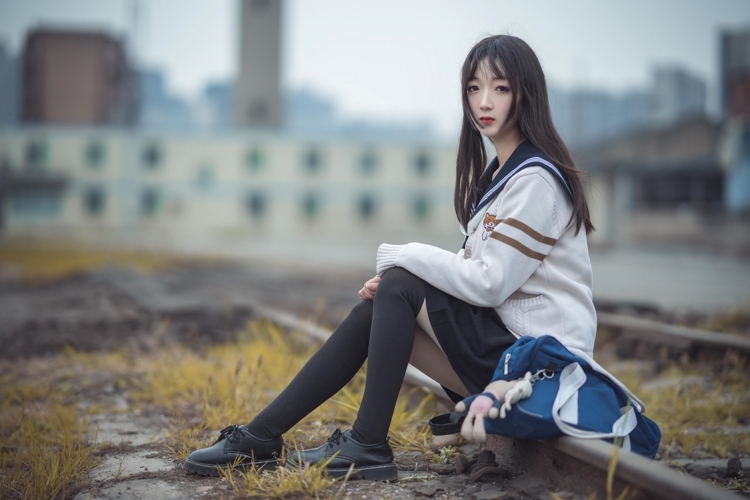 火车站校园美女丰满黑丝美腿养眼制服诱惑写真