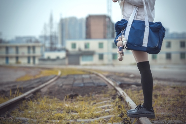 火车站校园美女丰满黑丝美腿养眼制服诱惑写真