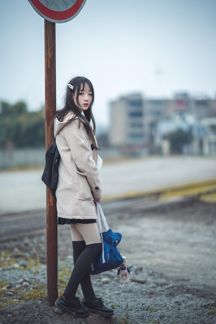 火车站校园美女丰满黑丝美腿养眼制服诱惑写真