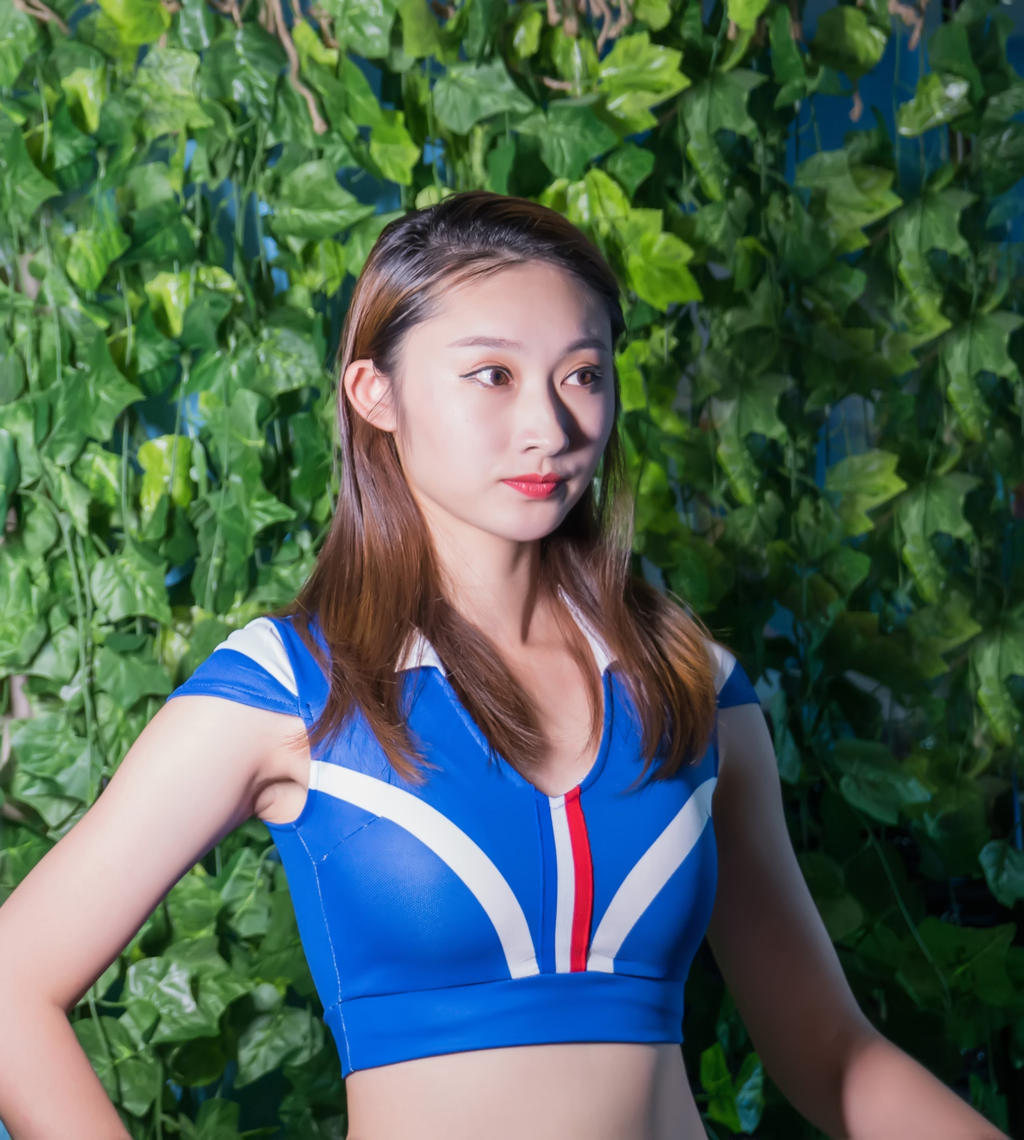 绿茵场上足球宝贝白丝美腿写真