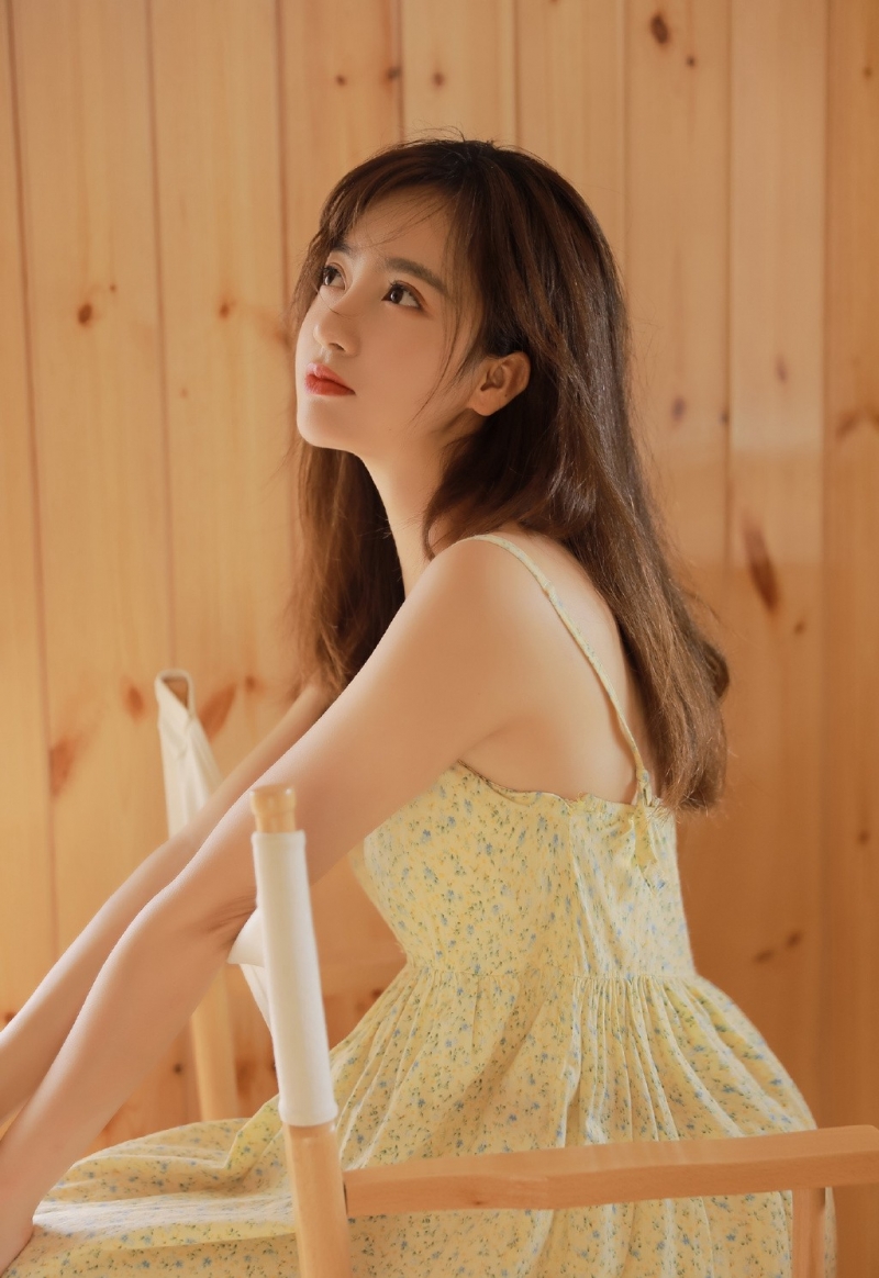 早安少女吊带睡裙慵懒随性写真